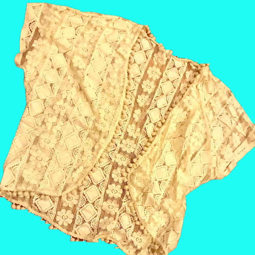 6/$20 BEAUTIFUL Cream lace jacket
